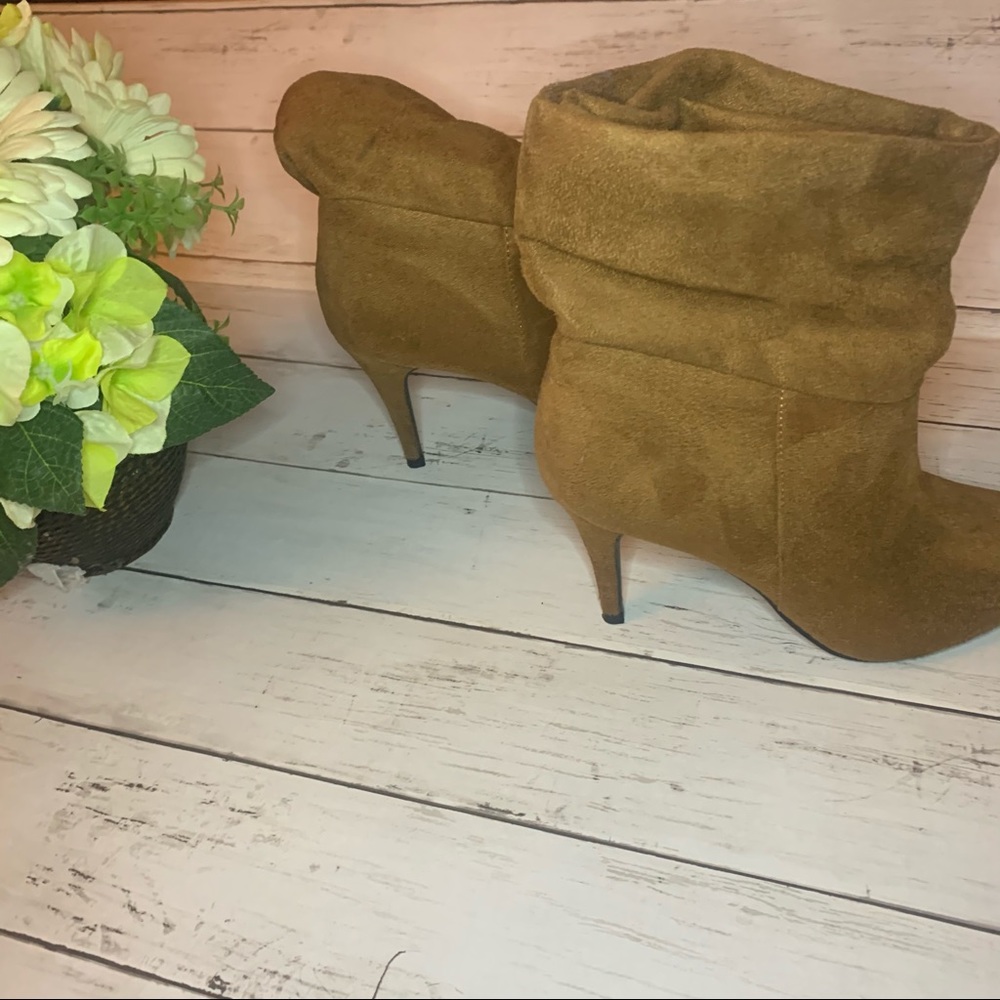 Shoes - Picture 5 of 8